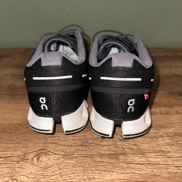 On Cloud Women’s Size 9.5 Black White Athletic Running Shoes Swiss Engineering - Picture 4 of 10